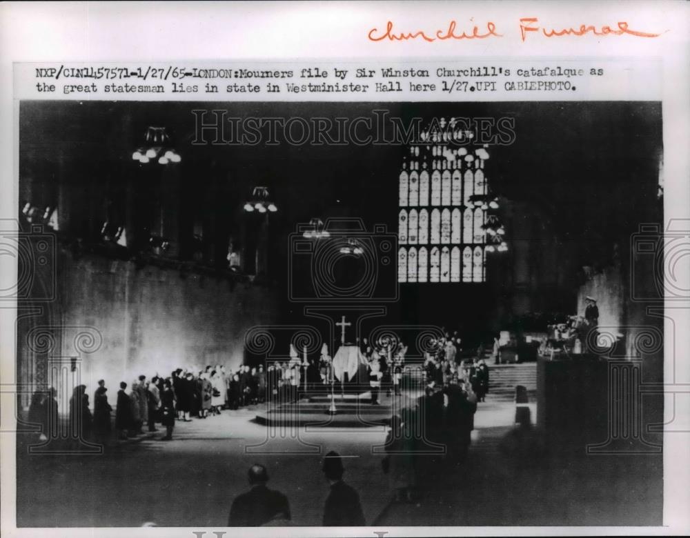 1965 Press Photo Body of Winston Churchill lies in catafalque in Westminster - Historic Images