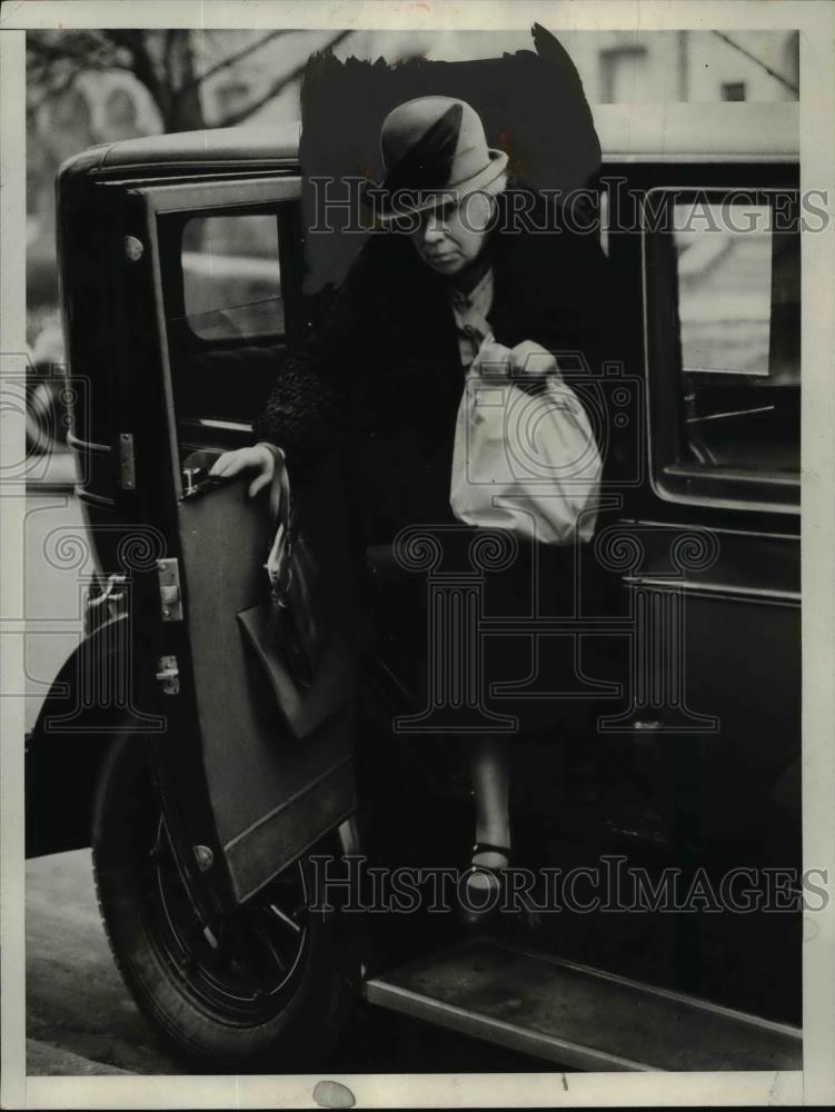 1930 Press Photo Mrs Taft returning from market. - nee92725 - Historic Images