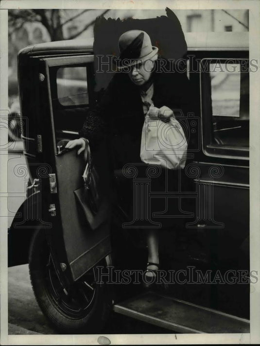 1930 Press Photo Mrs Taft returning from market. - nee92725 - Historic Images
