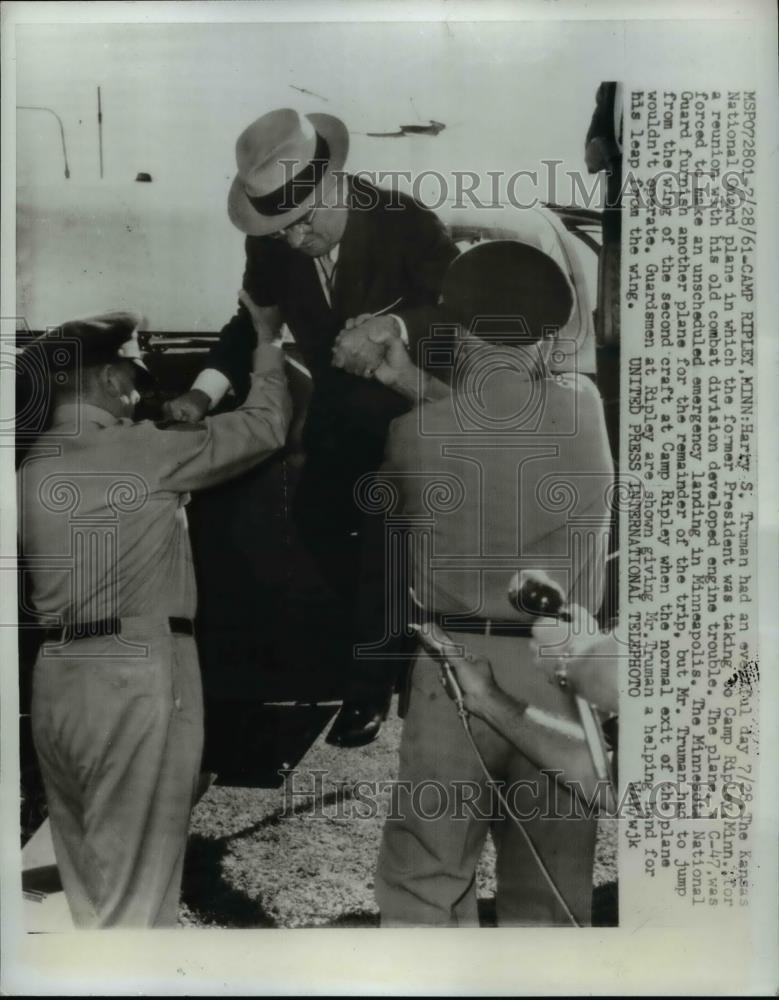 1961 Press Photo Guardsmen Giving Mr. Harry Truman A Helping Hand - nee91591 - Historic Images