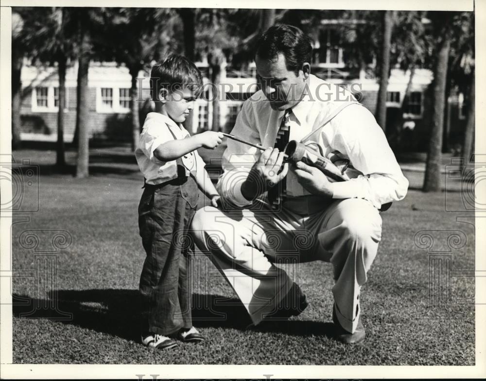 1938 Press Photo Golfer Ralph Guldahl &amp; son Buddy at a golf course - net00035 - Historic Images