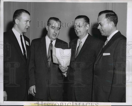 1956 Press Photo William Stratton at Midwestern Regional Conference of Atty. Gen - Historic Images