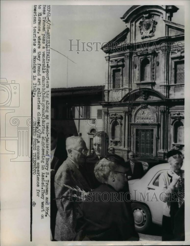 1956 Press Photo Harry S. Truman and Mrs.Truman sightseeing in Assisi - Historic Images