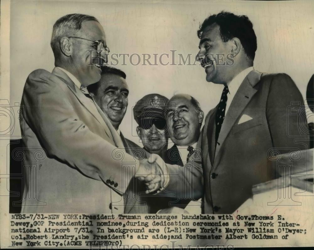 1948 Press Photo President Truman Exchanges Handshake With Gov. Thomas Dewey - Historic Images