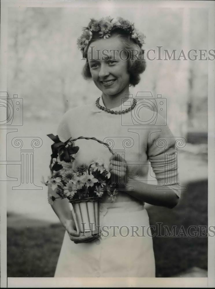 1937 Press Photo Lucy Kimberly crowned May Queen at May Day Celebration - Historic Images