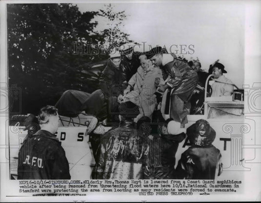 1953 Press Photo Mrs.Thomas Hoyt was rescued from flood waters at Stamford Conn - Historic Images