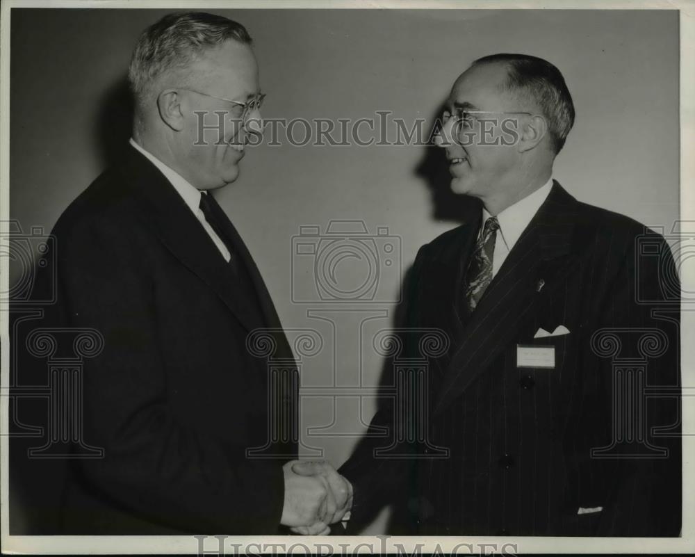 1943 Press Photo CA Governor Earl Warren & Oregon's Karl Snell in San Francisco - Historic Images