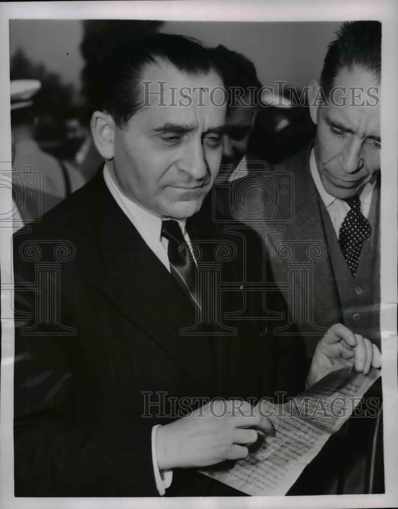 1954 Press Photo Premier Pierre Mendes-France of France a Villacoublay Airport - Historic Images