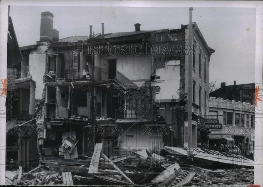 1955 Press Photo Office Building Wall torn away by Floods waters at Norwalk Conn - Historic Images