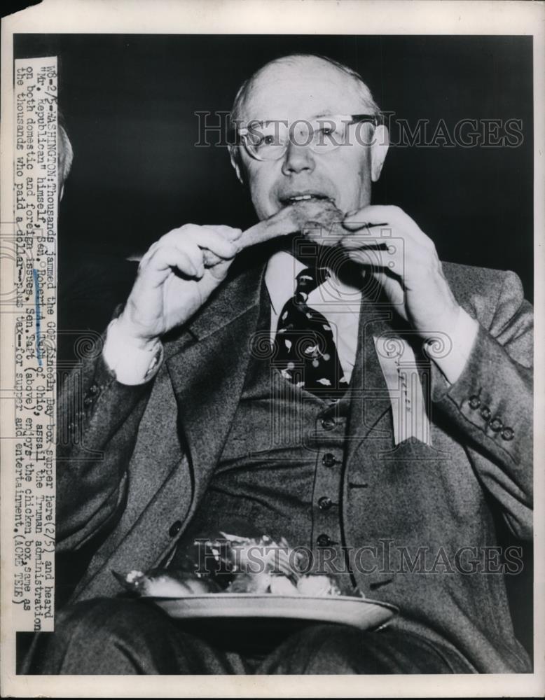 1951 Press Photo Senator Robert Taft at GOP Lincoln Day Box Supper Washington DC - Historic Images