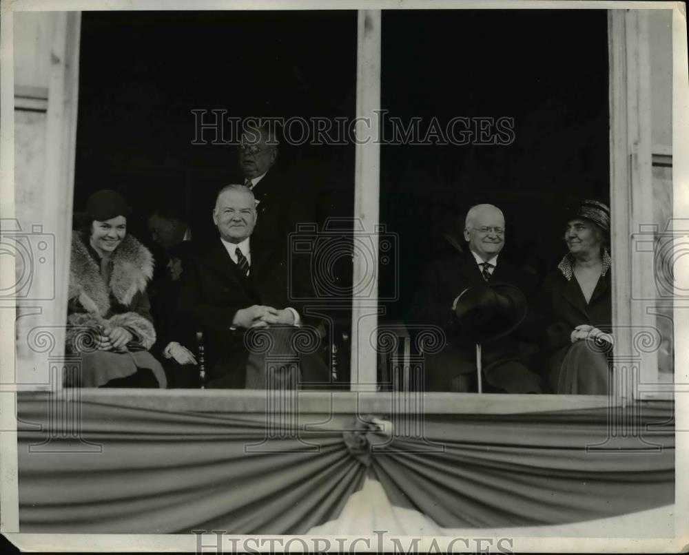 1932 Press Photo Pres Hoover watches parade in Alexandria, Va. John Garland - Historic Images