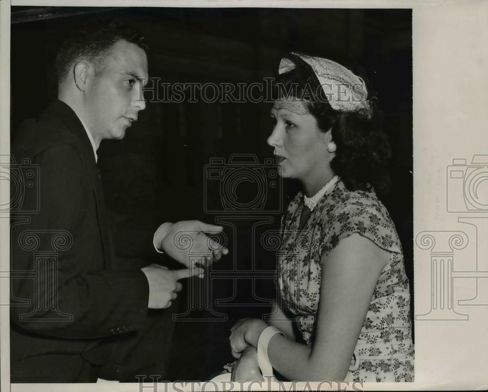 1952 Press Photo Frank Stegert and wife Marjorie awarded custody of their baby - Historic Images