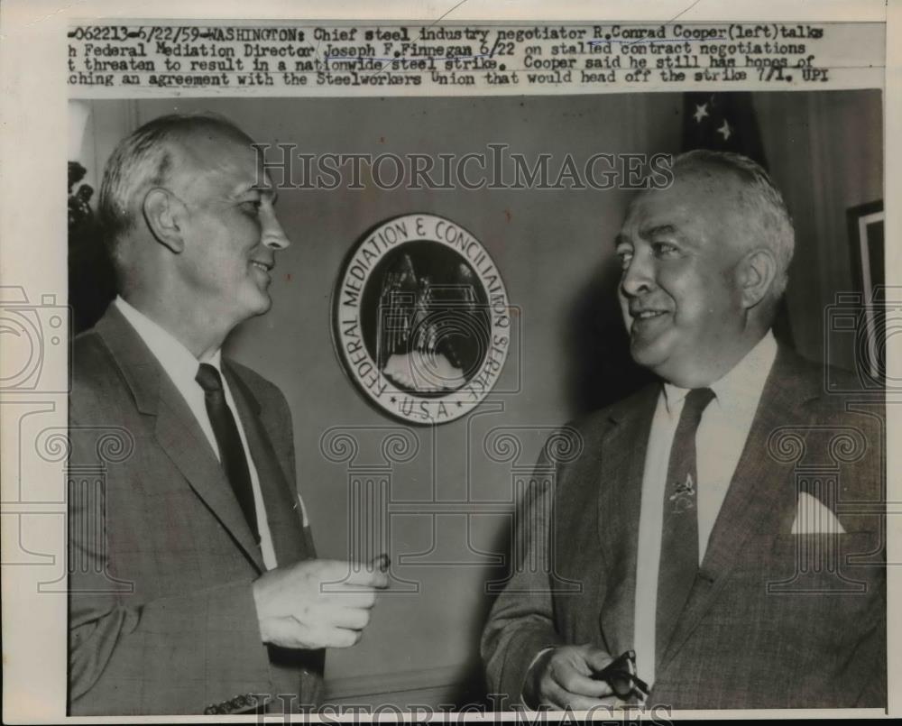 1959 Press Photo Conrad Cooper Talking With Joseph Finnegan - nee92382 - Historic Images