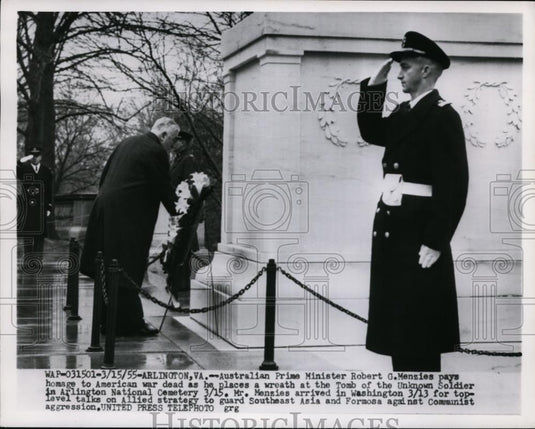 1955 Press Photo Robert G Menzie Austalia Minister place wreath to American War - Historic Images