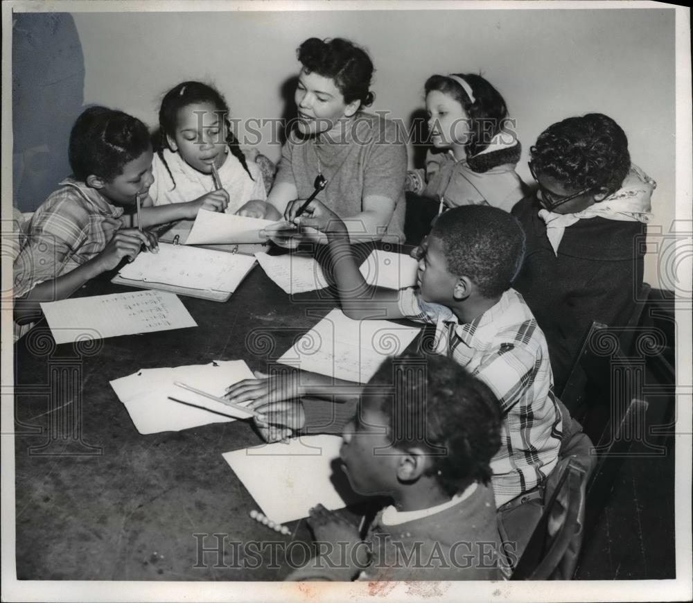 1962 Press Photo Mrs Charles Palerson in classroom with her students - nee92326 - Historic Images