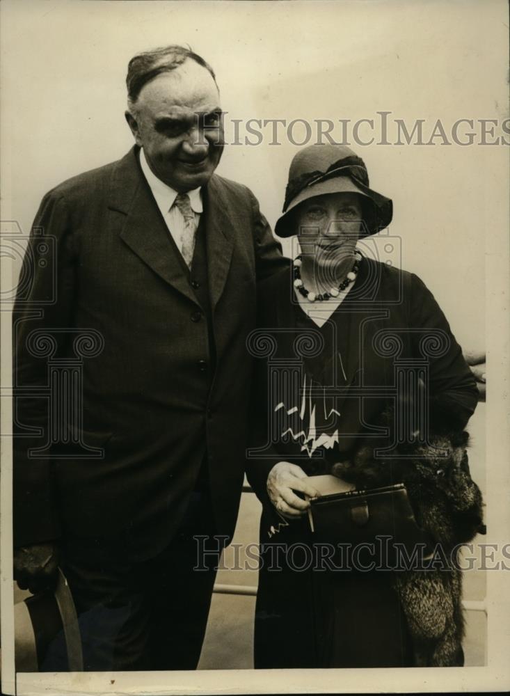 1931 Press Photo Mayor And Mrs. George Baker Arrive At New York City - nee87223 - Historic Images