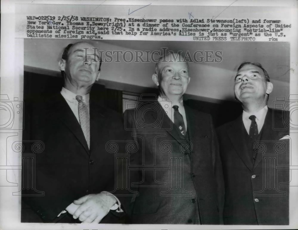 1958 Press Photo Pres. Eisenhowerposed with Adlai Stevenson an Gov Thomas Dewey - Historic Images