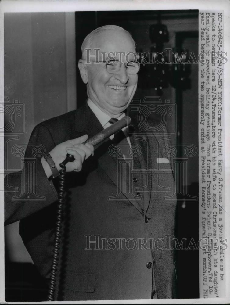 1963 Press Photo Former President Harry S Truman smiles as he speaks to newsmen - Historic Images