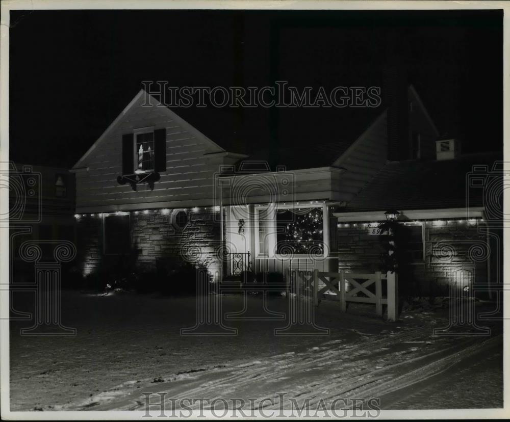 1959 Press Photo Lovely Home Decorated By Christmas Lights - nee90296 - Historic Images