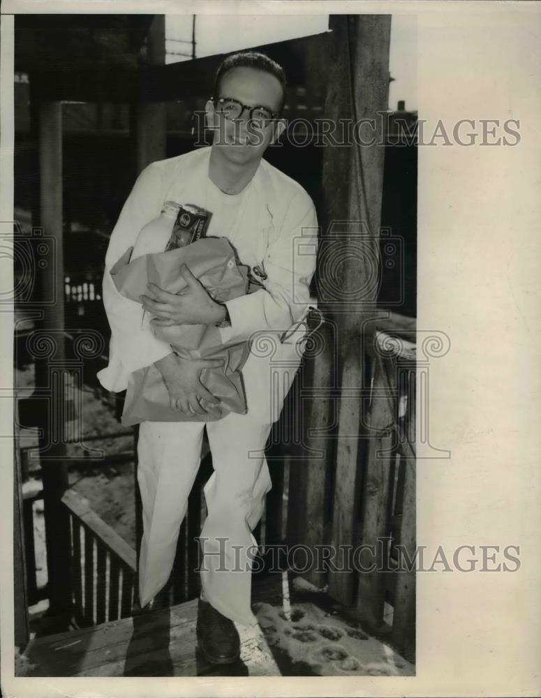 1952 Press Photo Chicago Medical School Student share apartment for less expense - Historic Images