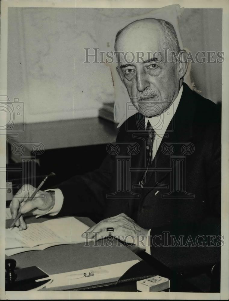 1933 Press Photo R. Waltor Moore - nee92742 - Historic Images