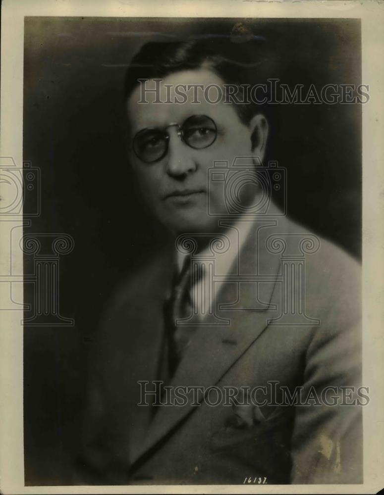 1931 Press Photo Wilson S Isherwood general sales manage AC Spark Plug Company - Historic Images