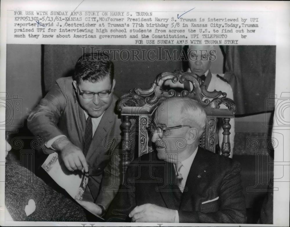 1961 Press Photo Pres.Harry Truman interviewed by UPI reporter David Oestreicher - Historic Images