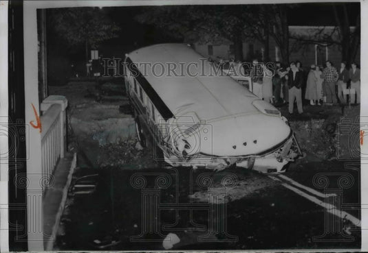 1955 Press Photo Bus Crashed Through Barrier And Dropped Into A Washout - Historic Images