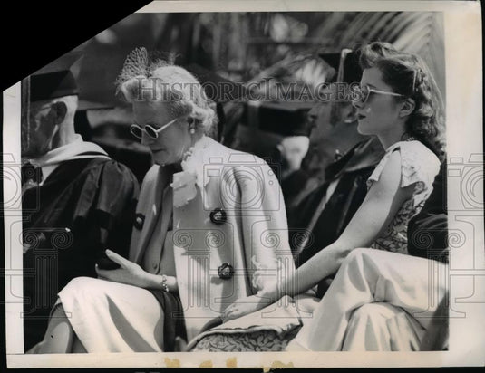 1946 Press Photo Mrs. Winston Churchill WIth her Daughter Sarah - nee92514 - Historic Images