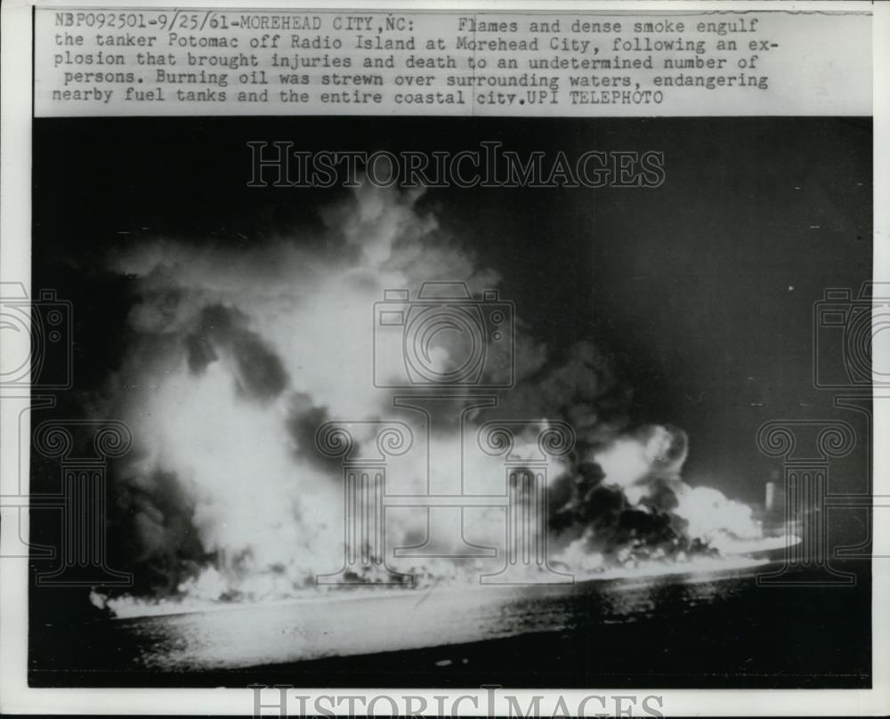 1961 Press Photo Flames And Dense Smoke From The Tanker Patomac Off Radio Island - Historic Images