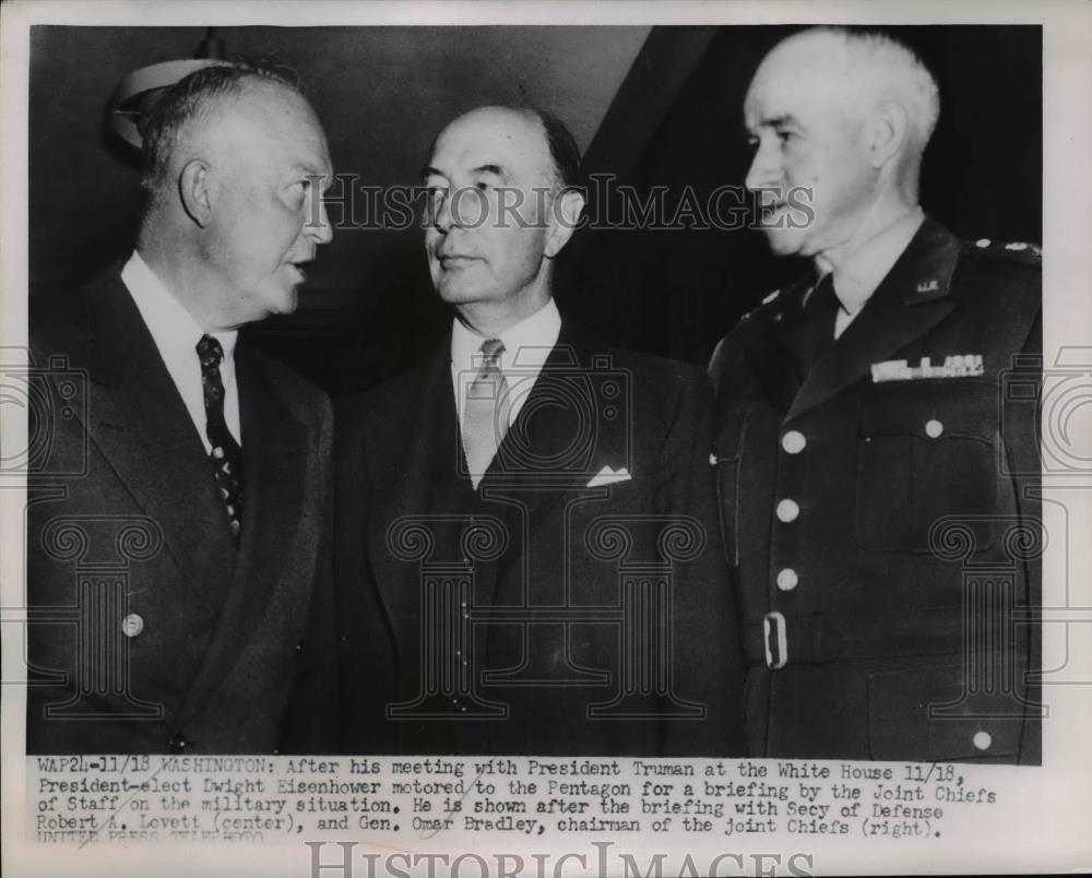 1952 Press Photo Pres.Dwight Eisenhower with Robert Lovett and Gen Omar Bradley - Historic Images