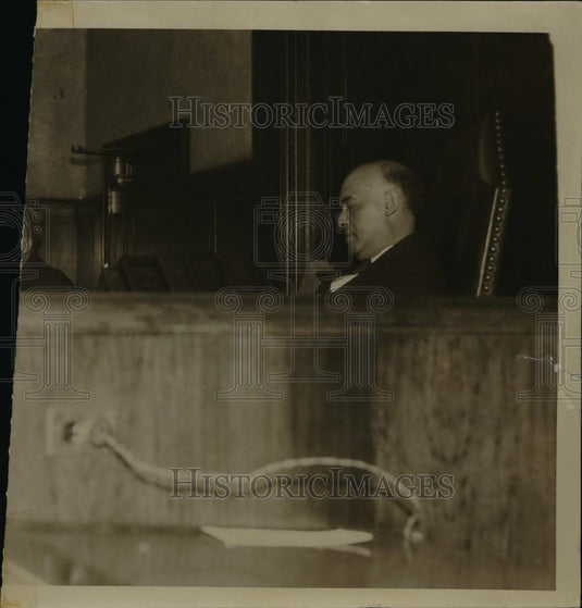 Press Photo Nick Yates Winters & Judge Samuel Kramer - nee92797 - Historic Images