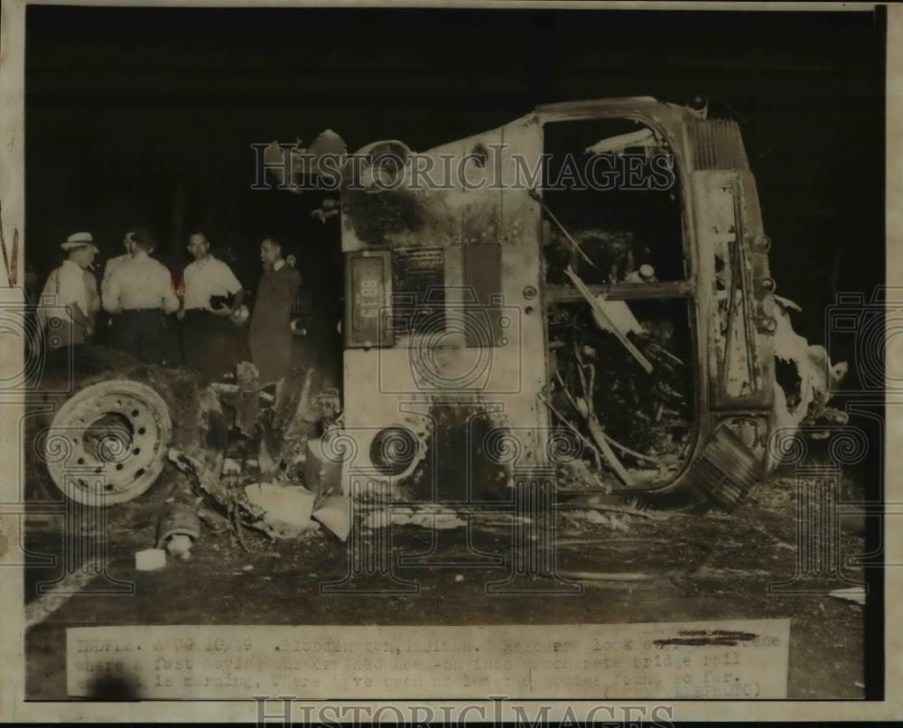 1949 Press Photo Bus Accidents - nee90330 - Historic Images