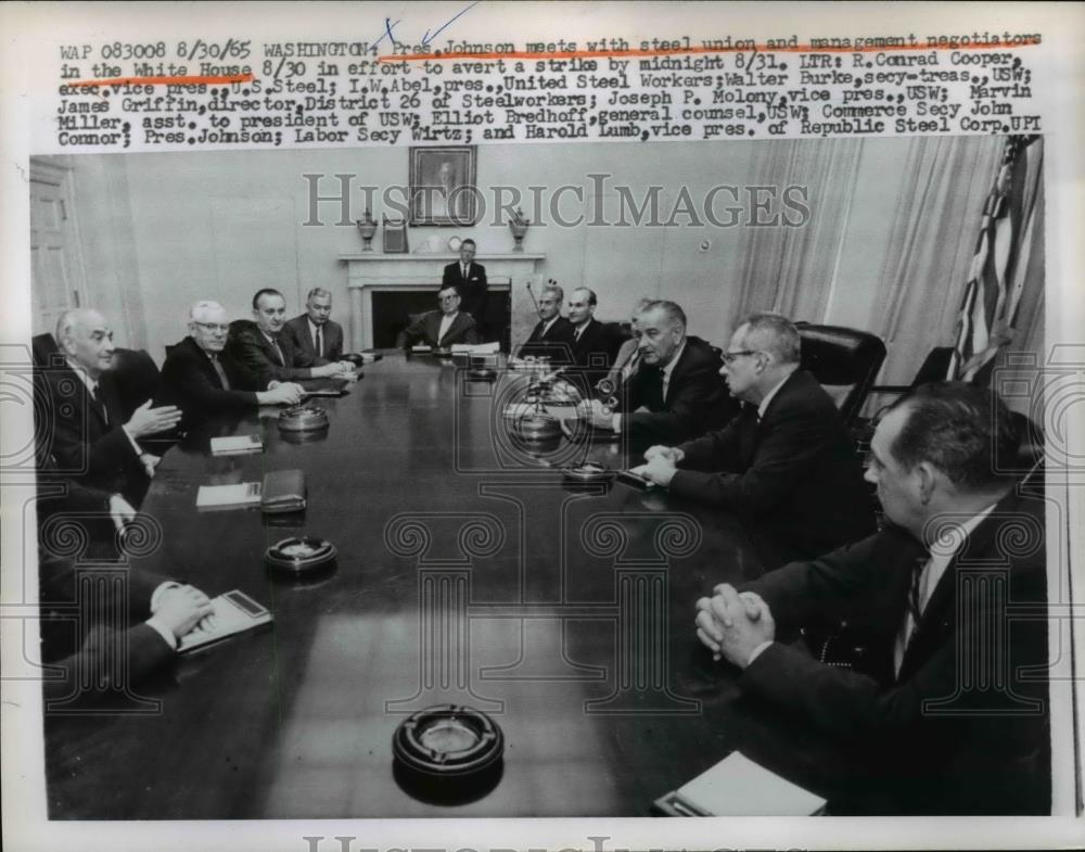 1965 Press Photo Pres.Johnson meet with steel Union and Management Negotiators - Historic Images