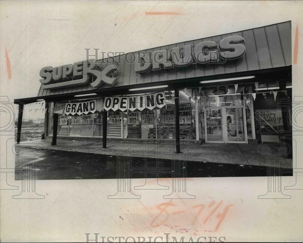 1970 Press Photo Super X Drugs inc at 29047 Lorain Road North Olmster - Historic Images