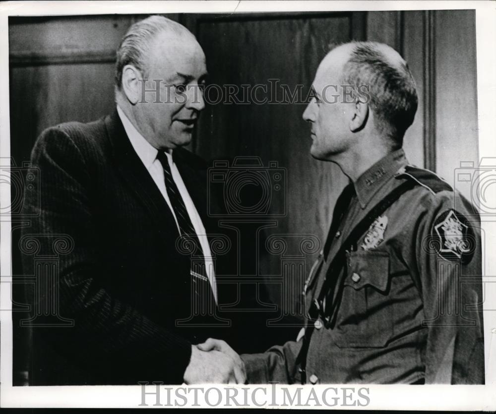 1967 Press Photo L-R Governor Minthrop Rockefeller and Col. Lynn A. Davis - Historic Images