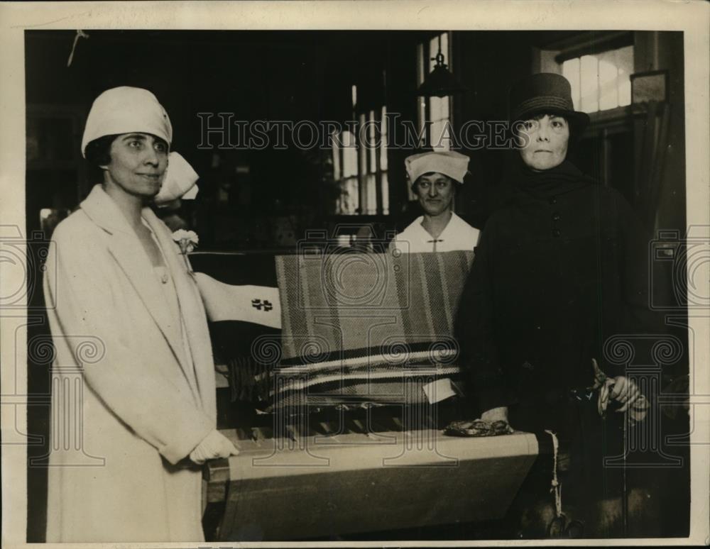 1926 Press Photo Mrs Calvin Coolidge, Mrs Dwight Davis at Walter Reed Hospital - Historic Images