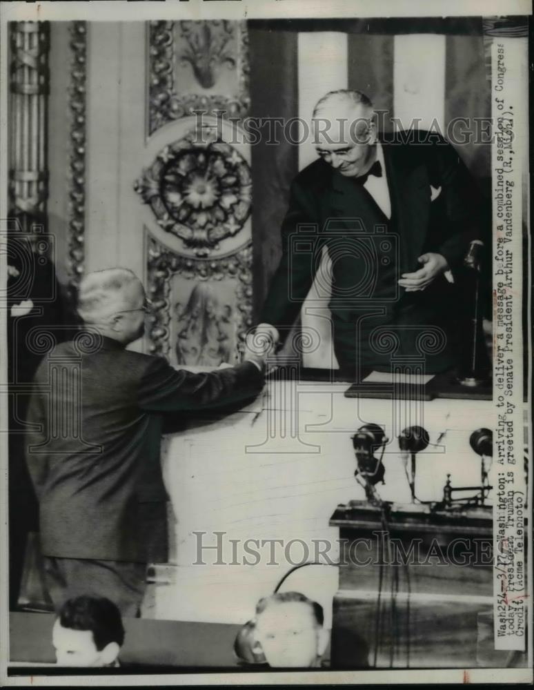 1948 Press Photo Pres.Harry Truman greeted by Senate Pres. Arthur vandenberg - Historic Images