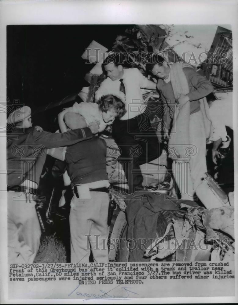 1955 Press Photo Injured passengers removed from bus wreckage after collision - Historic Images