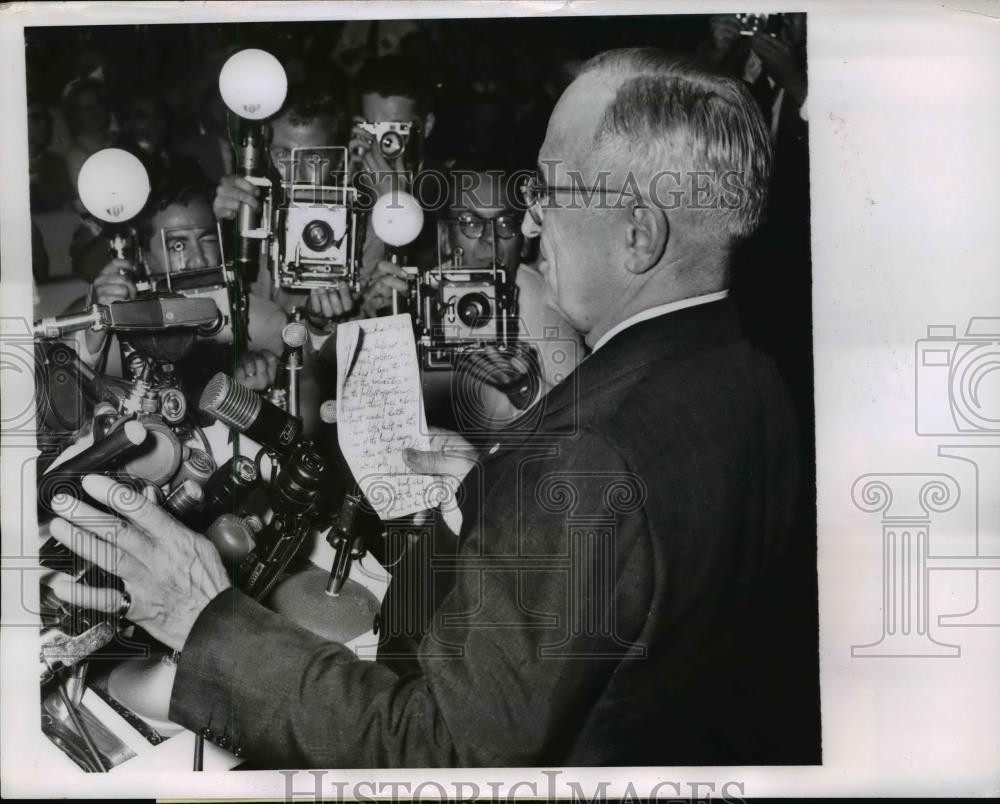 1956 Press Photo Pres.Harry Truman gestures as he read his noted at Press - Historic Images