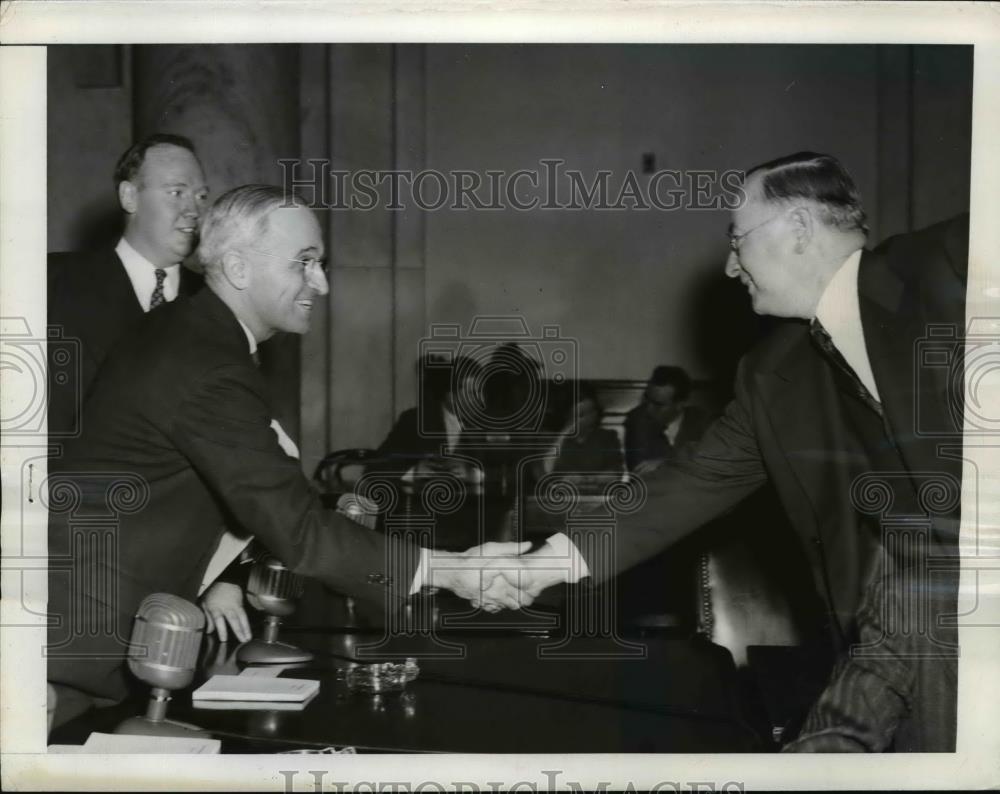 1942 Press Photo Sen Harry Truman shakes hands with Donald Nelson - nee93490 - Historic Images