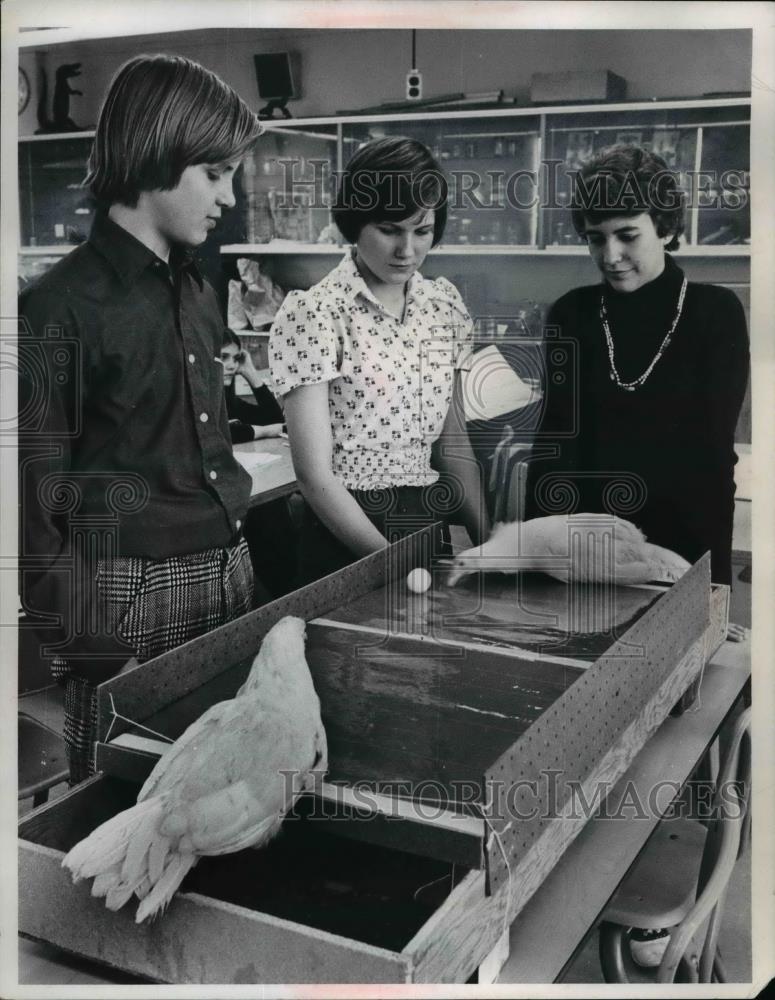 1974 Press Photo Craig Nedbalslie Heather Gruete Shari VanDugar - nee92818 - Historic Images