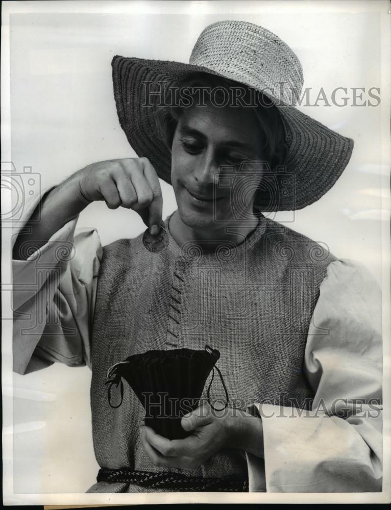 1957 Press Photo Drawstring coin purse from French Antique collection - Historic Images
