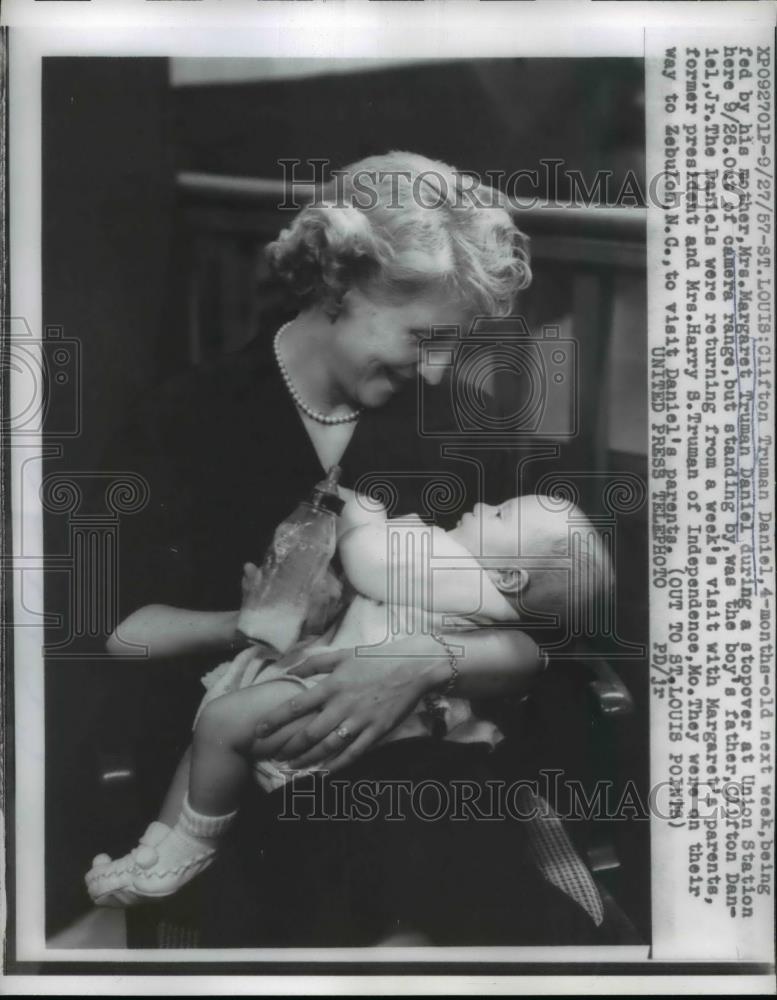 1957 Press Photo Margaret Truman Daniel and Son Clifton Truman Daniel - Historic Images