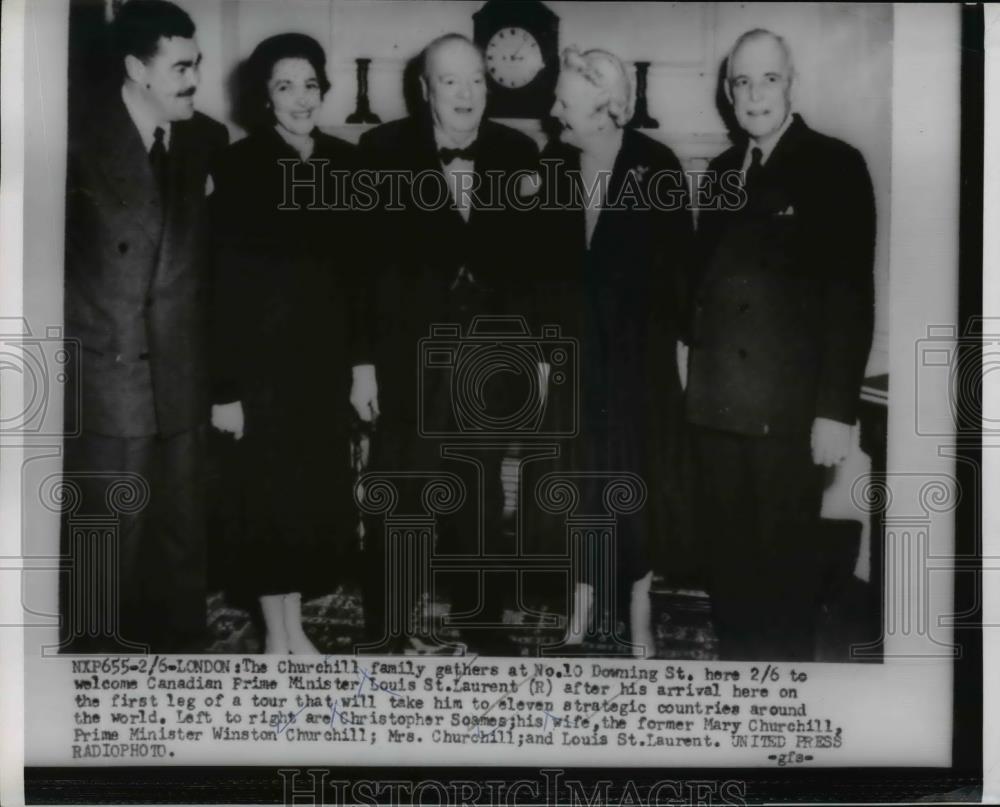 1954 Press Photo Sir Winston Churchill Family gathers at No 1 Downing Street - Historic Images