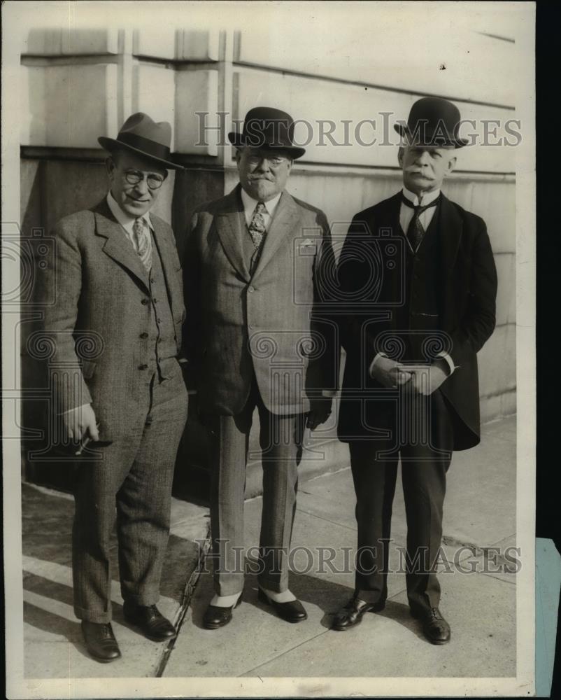 1923 Press Photo Men representing William Vare at Senate Committee meeting - Historic Images