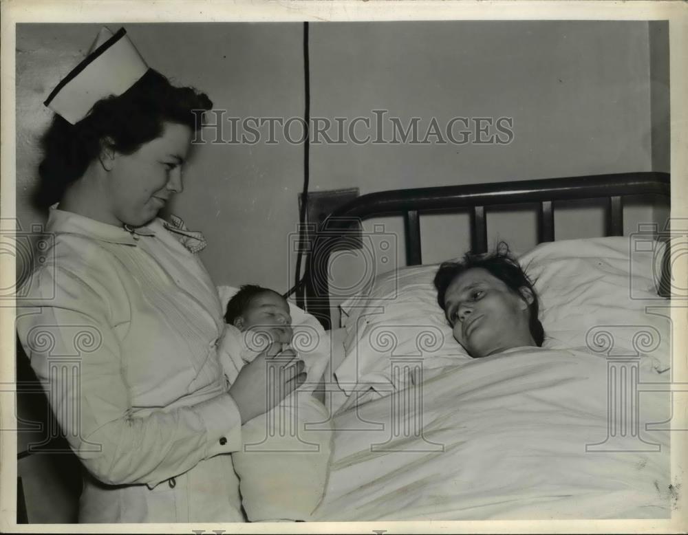 1940 Press Photo Mrs Marietta Romito Mrs Virginia Anton - nee92579 - Historic Images