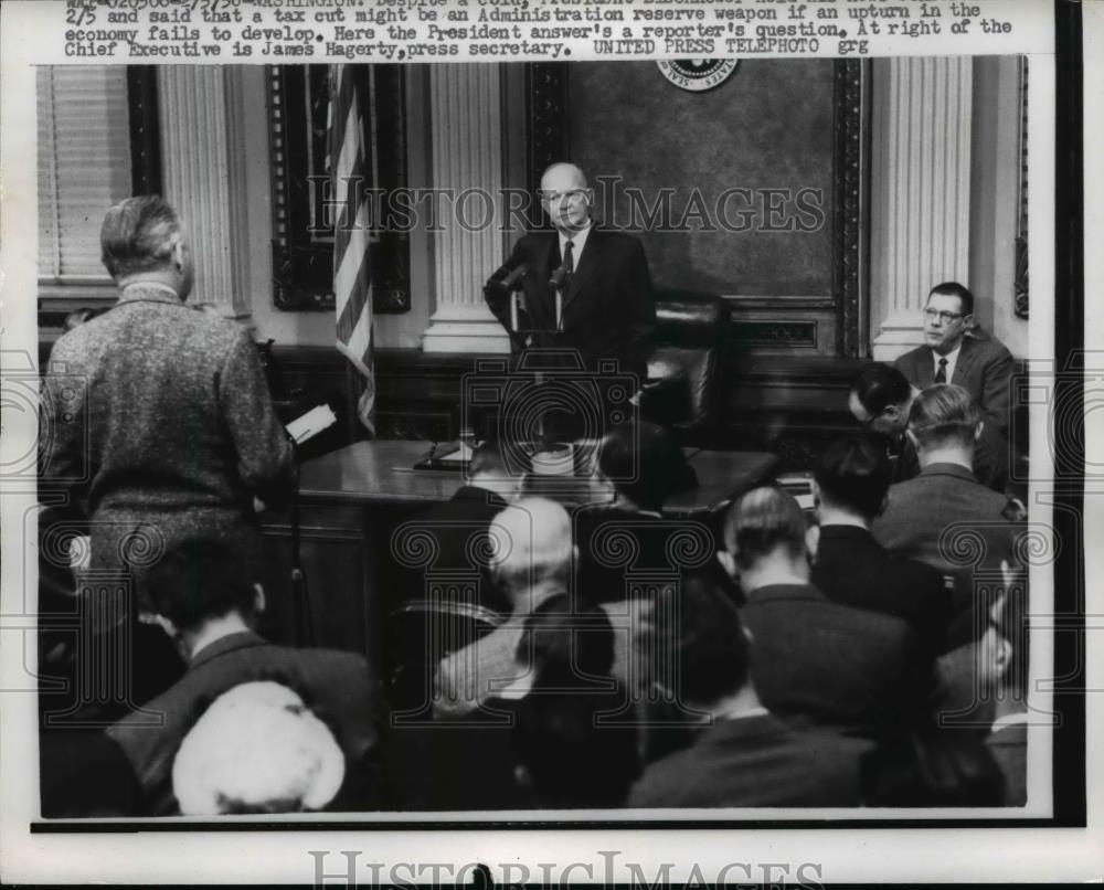 1958 Press Photo President Dwight Eisenhower answers reporters question - Historic Images