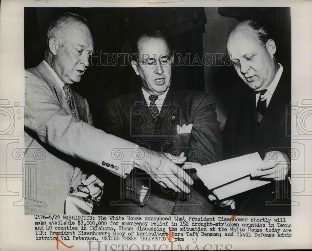 1953 Press Photo Pres. Eisenhower released emergency relief in Drought Stricken - Historic Images