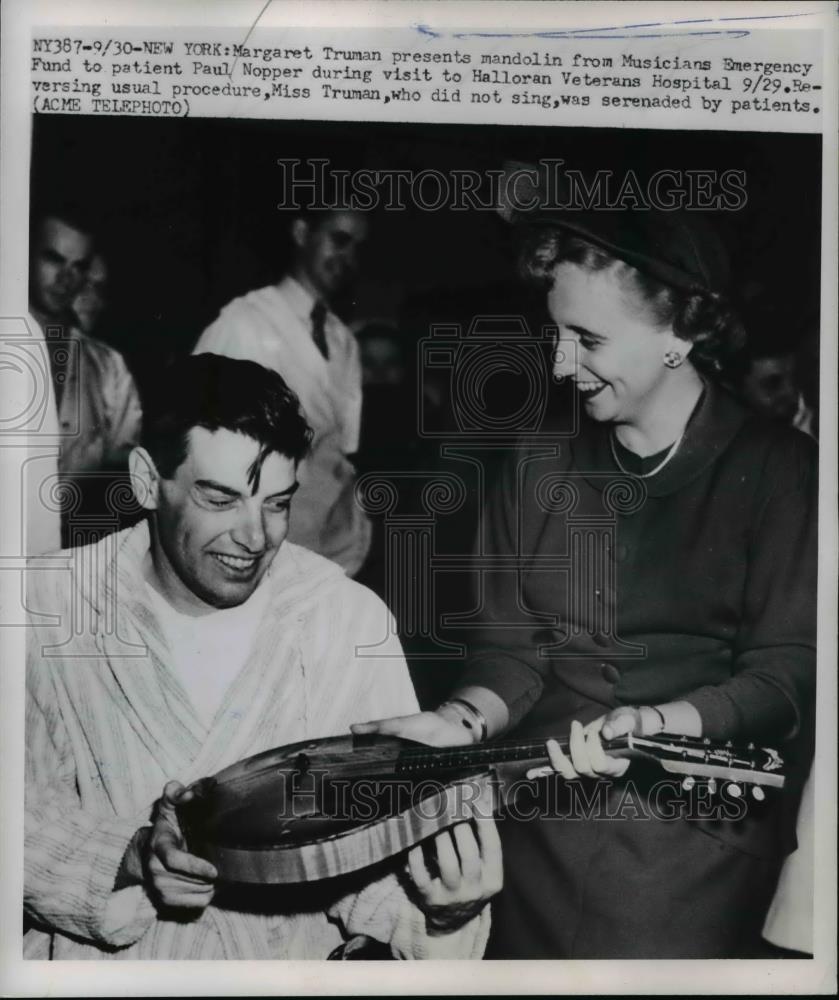 1950 Press Photo Margaret Truman Present A Mandolin To Paul Nopper - nee91563 - Historic Images